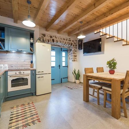 Holiday Home Lipa Nasa Neviđane Екстериор снимка