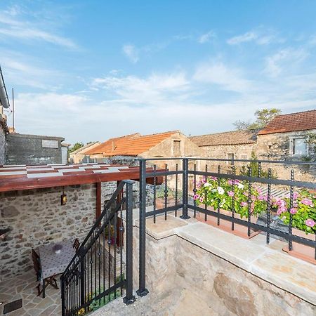 Holiday Home Lipa Nasa Neviđane Екстериор снимка