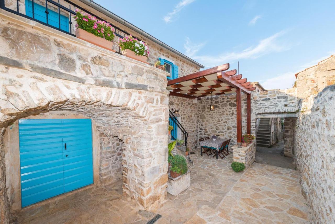Holiday Home Lipa Nasa Neviđane Екстериор снимка