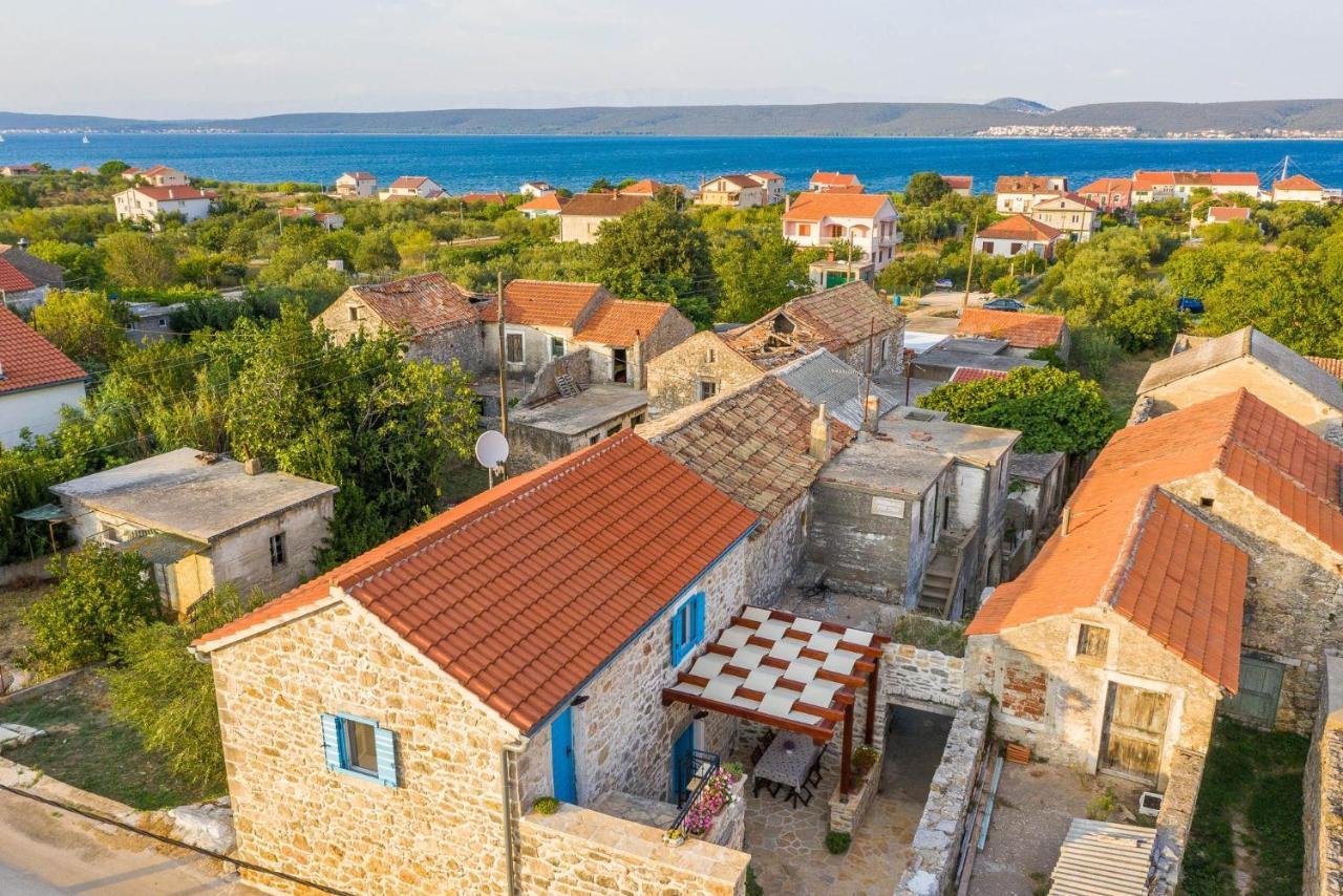 Holiday Home Lipa Nasa Neviđane Екстериор снимка