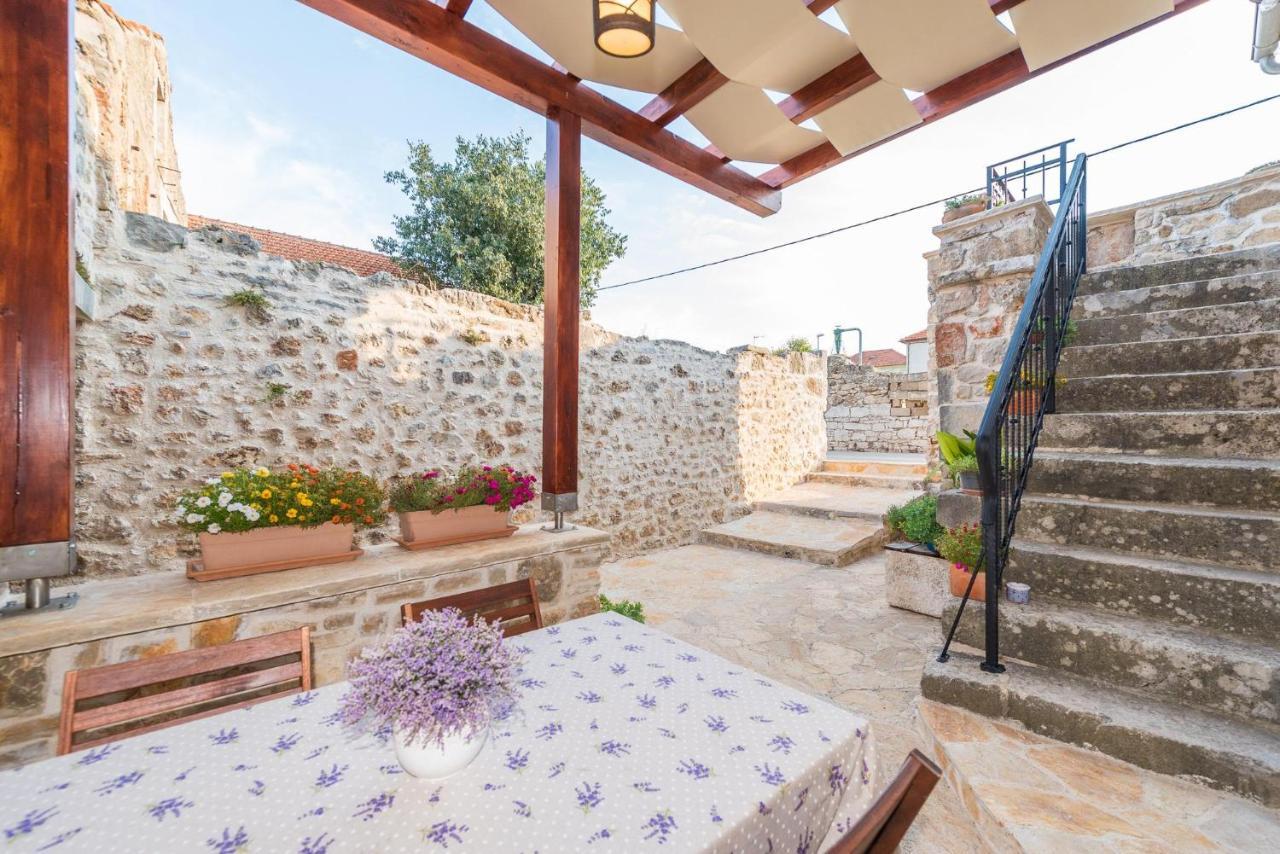 Holiday Home Lipa Nasa Neviđane Екстериор снимка