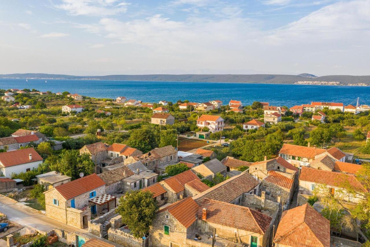 Holiday Home Lipa Nasa Neviđane Екстериор снимка