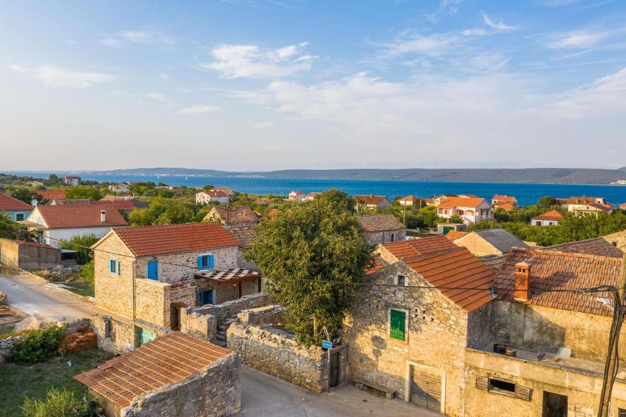 Holiday Home Lipa Nasa Neviđane Екстериор снимка