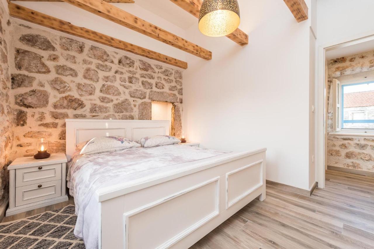 Holiday Home Lipa Nasa Neviđane Екстериор снимка