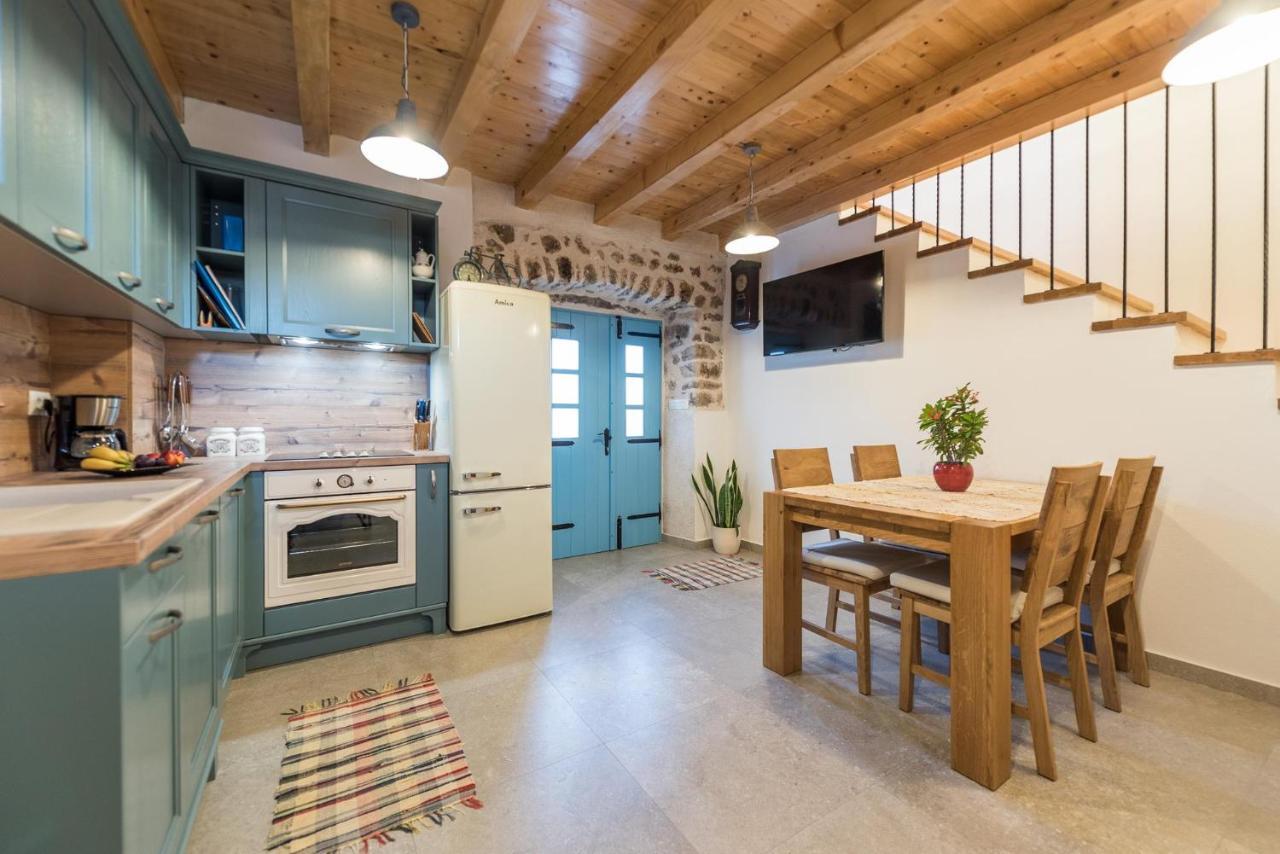 Holiday Home Lipa Nasa Neviđane Екстериор снимка