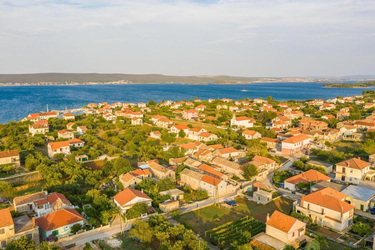 Holiday Home Lipa Nasa Neviđane Екстериор снимка