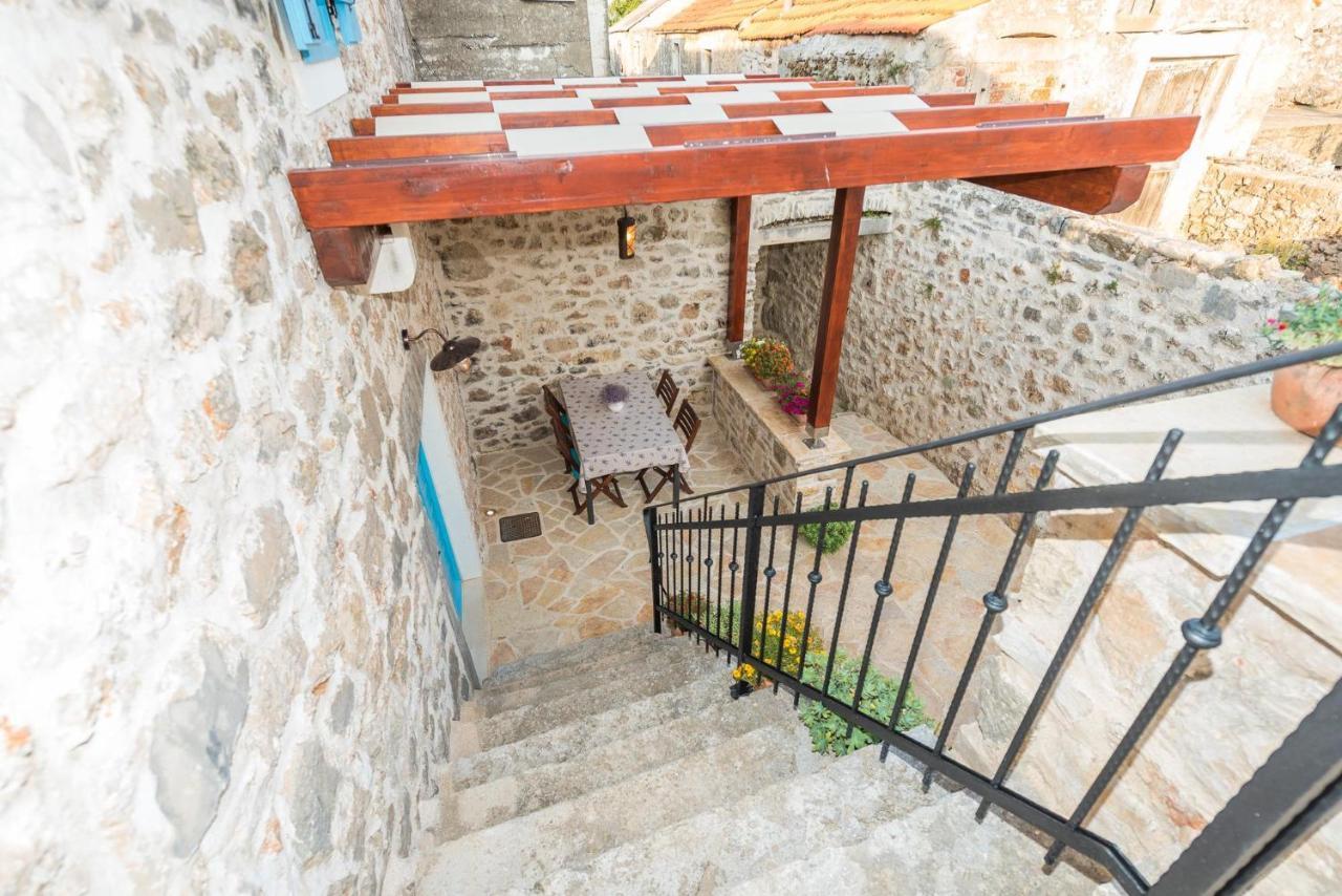 Holiday Home Lipa Nasa Neviđane Екстериор снимка