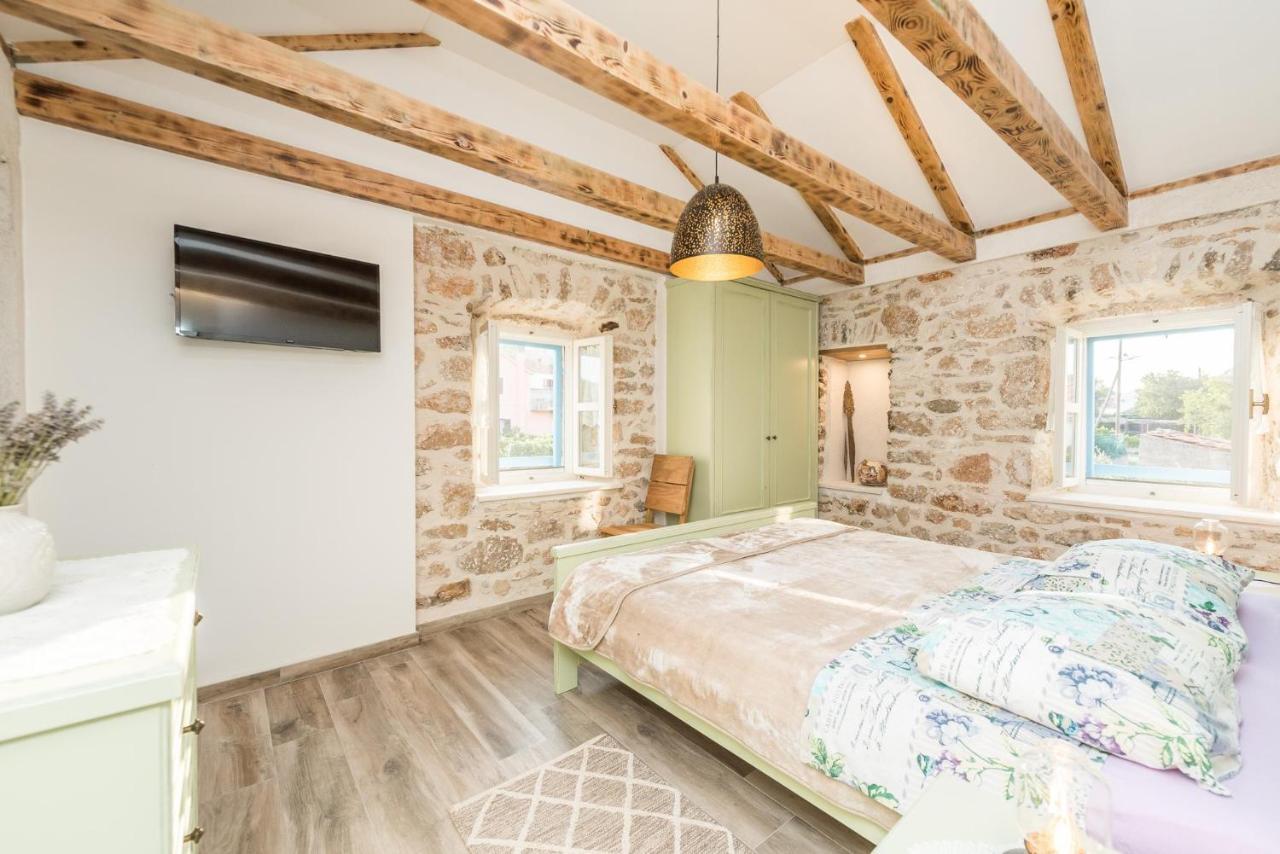 Holiday Home Lipa Nasa Neviđane Екстериор снимка
