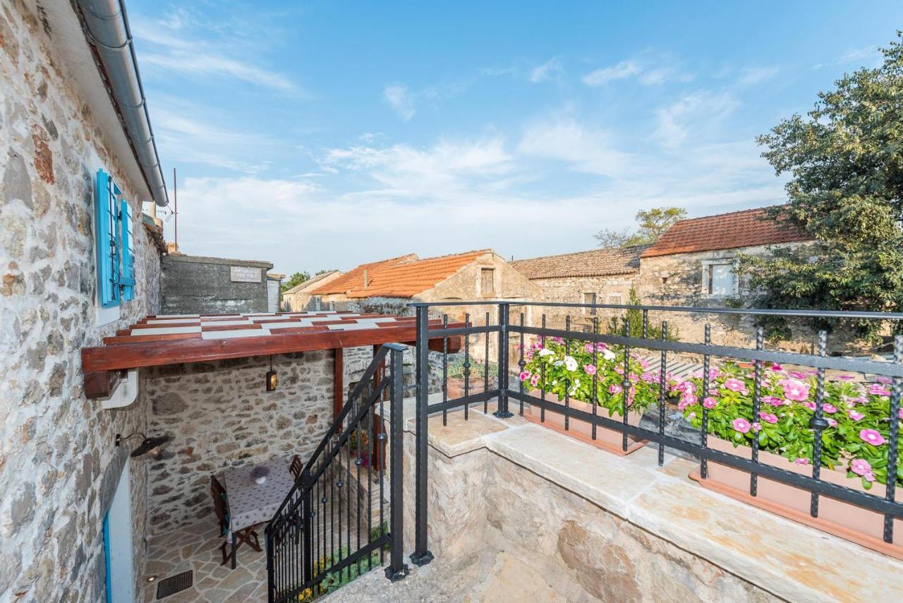Holiday Home Lipa Nasa Neviđane Екстериор снимка