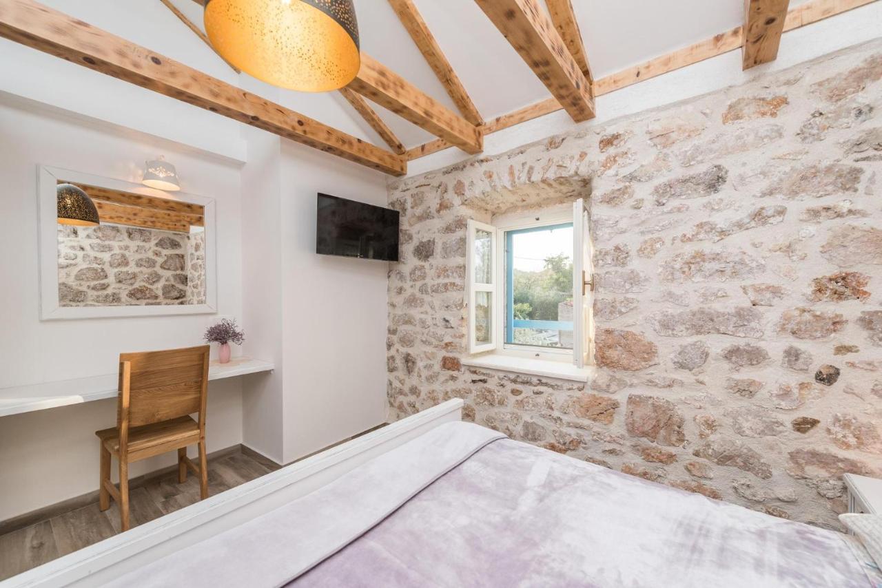 Holiday Home Lipa Nasa Neviđane Екстериор снимка