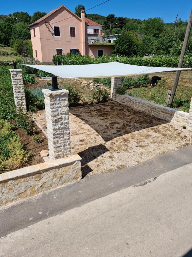 Holiday Home Lipa Nasa Neviđane Екстериор снимка